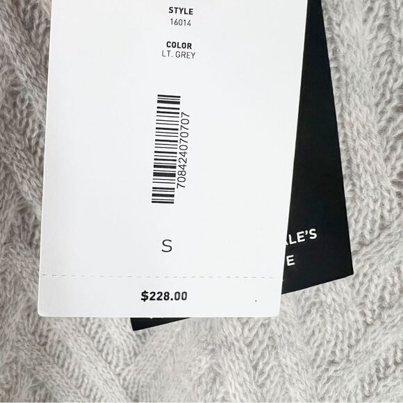 C by Bloomingdale’s Cashmere Sweater - Picture 4 of 4